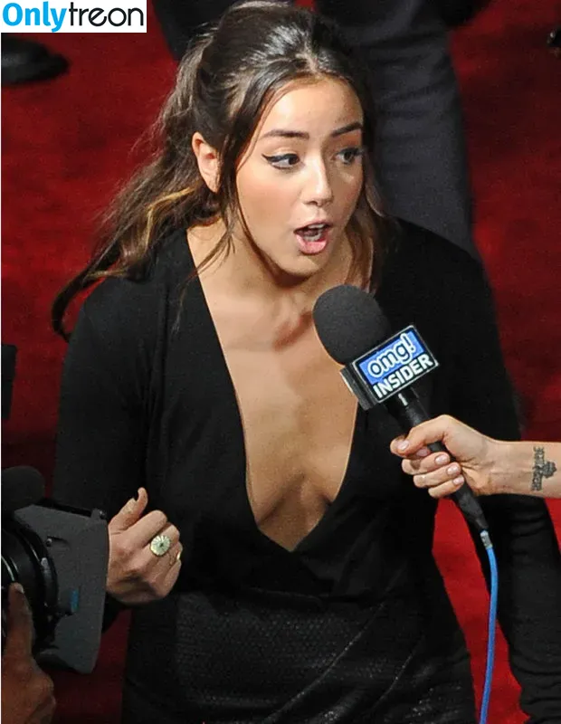 Chloe Bennet голая photo #0111 (chloebennet)