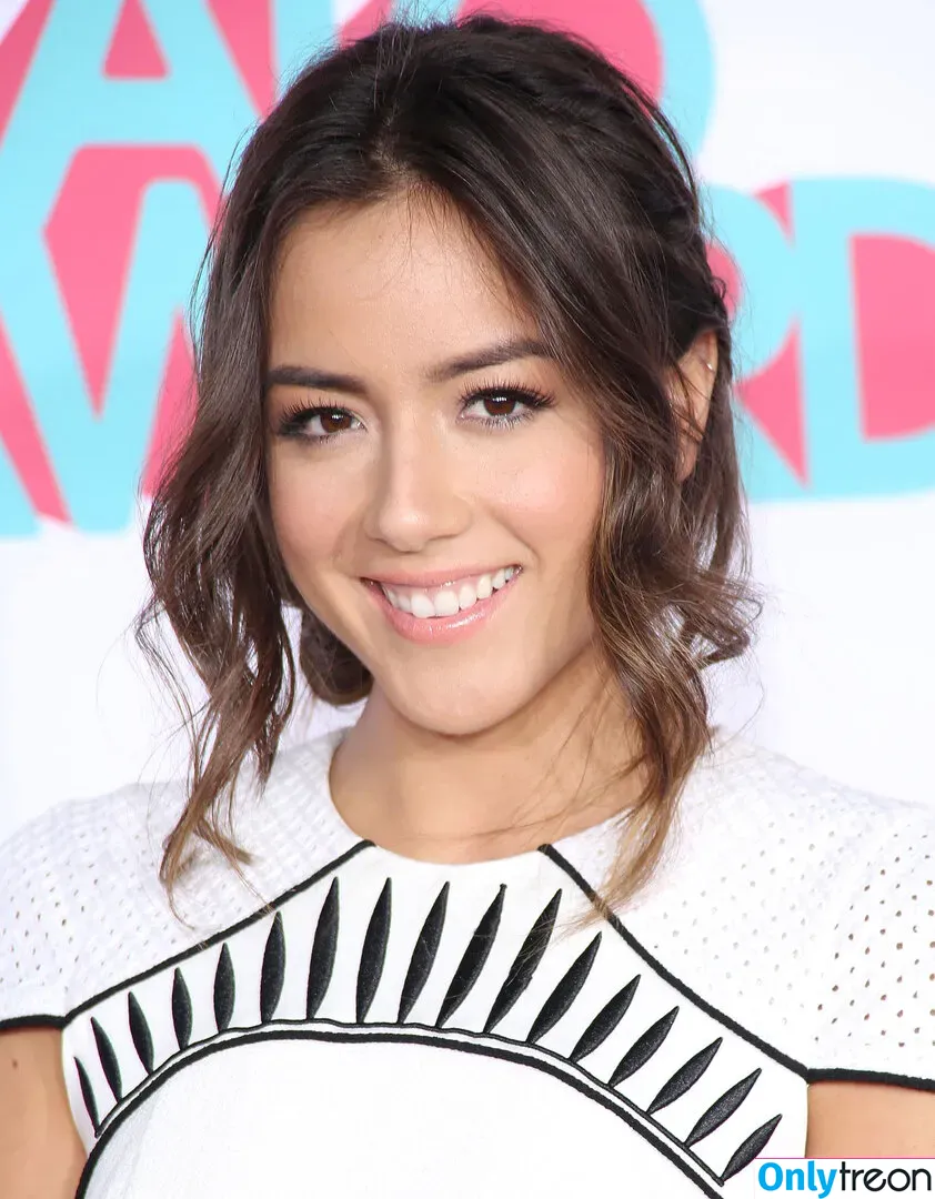 Chloe Bennet голая photo #0138 (chloebennet)