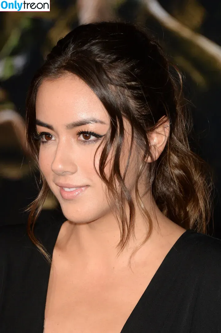 Chloe Bennet голая photo #0150 (chloebennet)