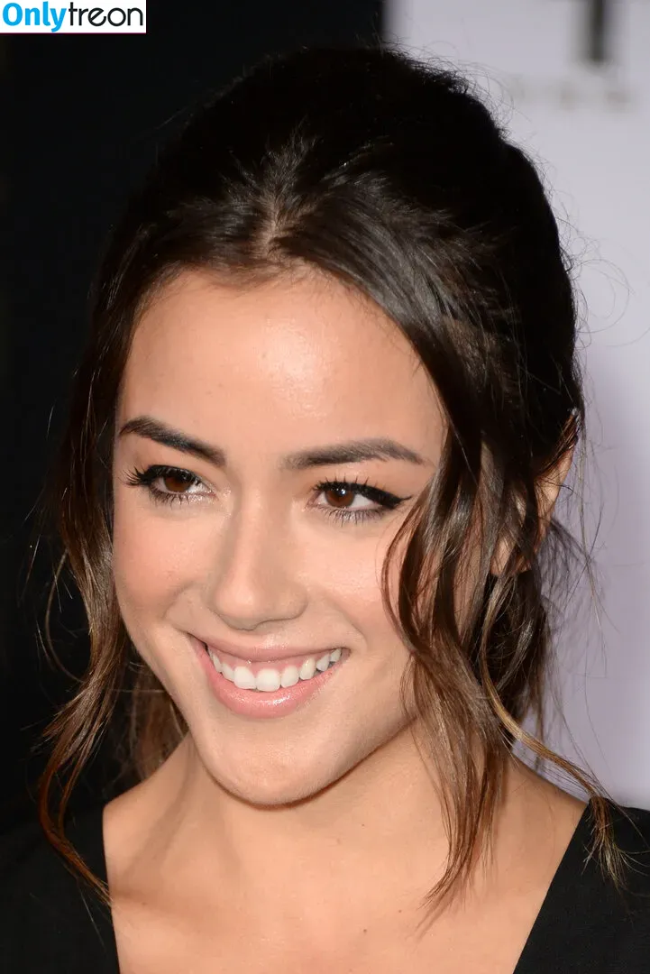 Chloe Bennet голая photo #0152 (chloebennet)