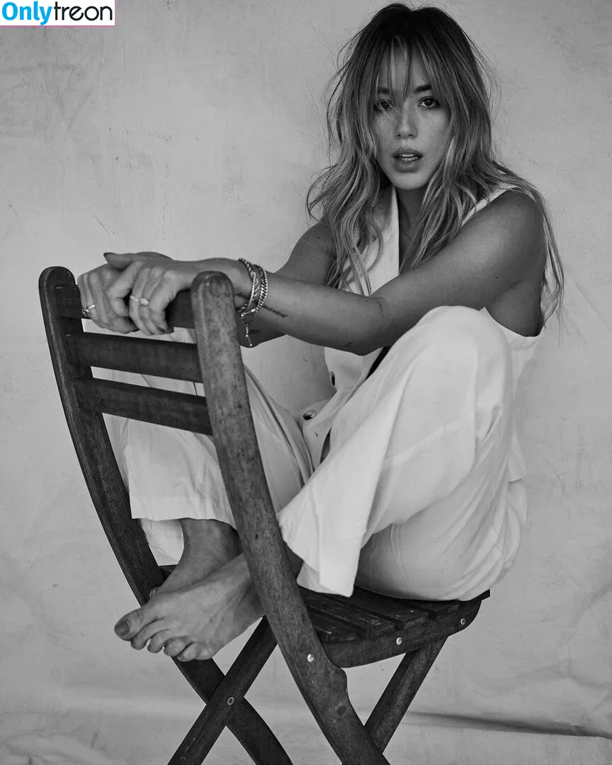 Chloe Bennet голая photo #0179 (chloebennet)