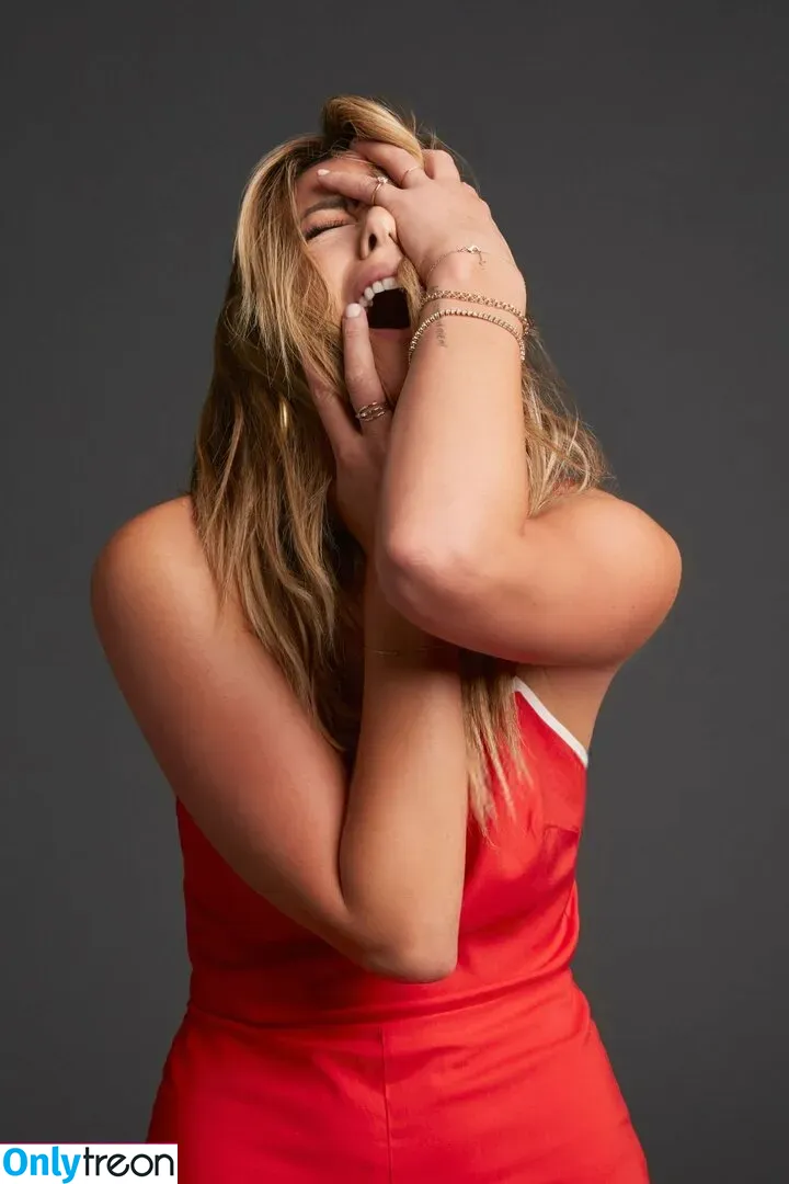 Chloe Bennet голая photo #0188 (chloebennet)