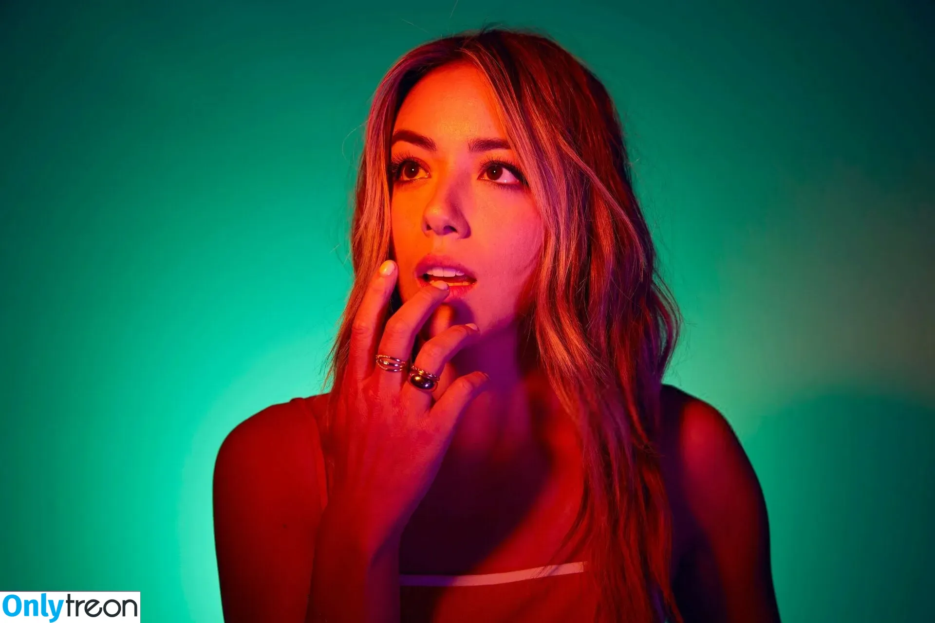 Chloe Bennet голая photo #0192 (chloebennet)