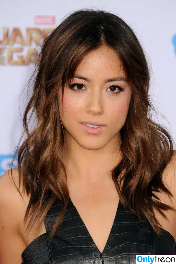 Chloe Bennet голая photo #0271 (chloebennet)
