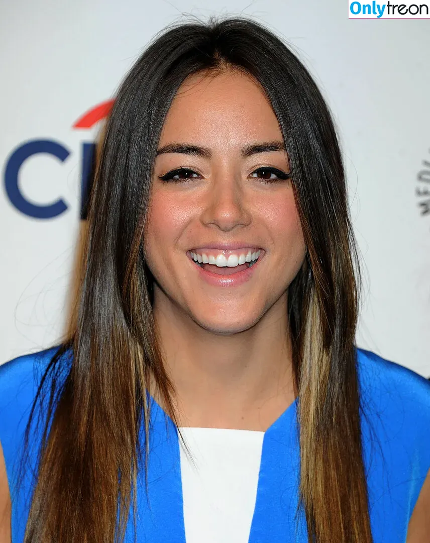 Chloe Bennet голая photo #0298 (chloebennet)