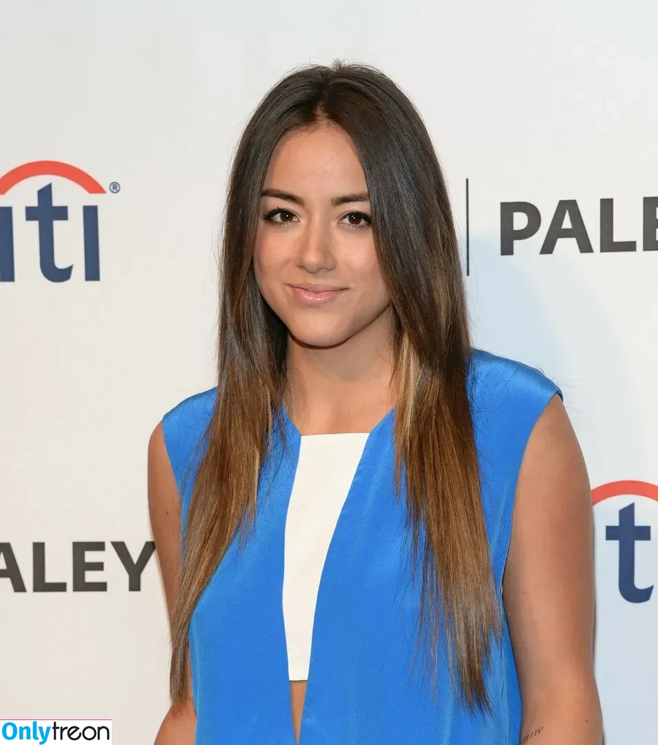 Chloe Bennet голая photo #0310 (chloebennet)