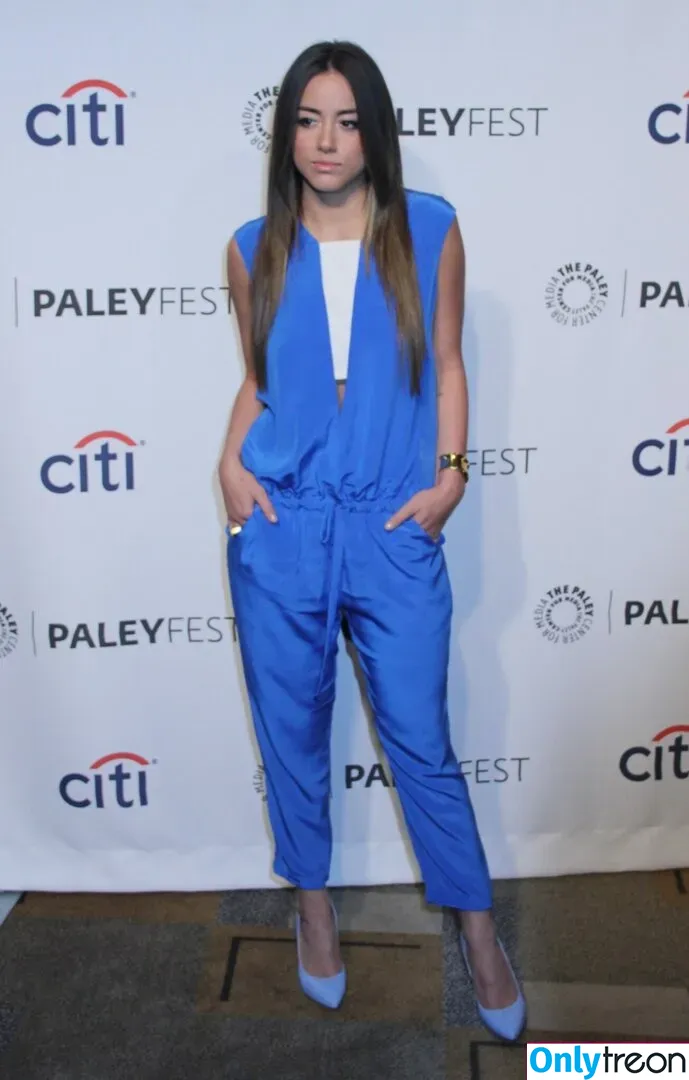 Chloe Bennet голая photo #0318 (chloebennet)