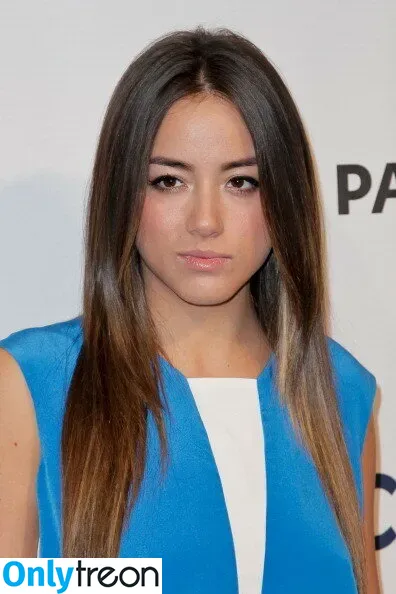 Chloe Bennet голая photo #0325 (chloebennet)