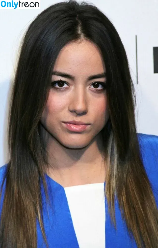 Chloe Bennet голая photo #0326 (chloebennet)