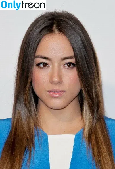 Chloe Bennet голая photo #0333 (chloebennet)