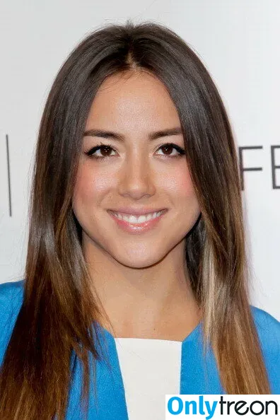 Chloe Bennet голая photo #0337 (chloebennet)