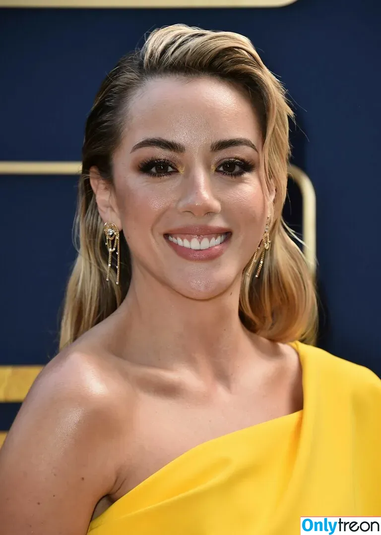 Chloe Bennet голая photo #0340 (chloebennet)