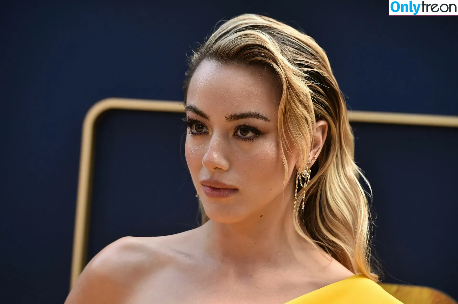Chloe Bennet голая photo #0341 (chloebennet)