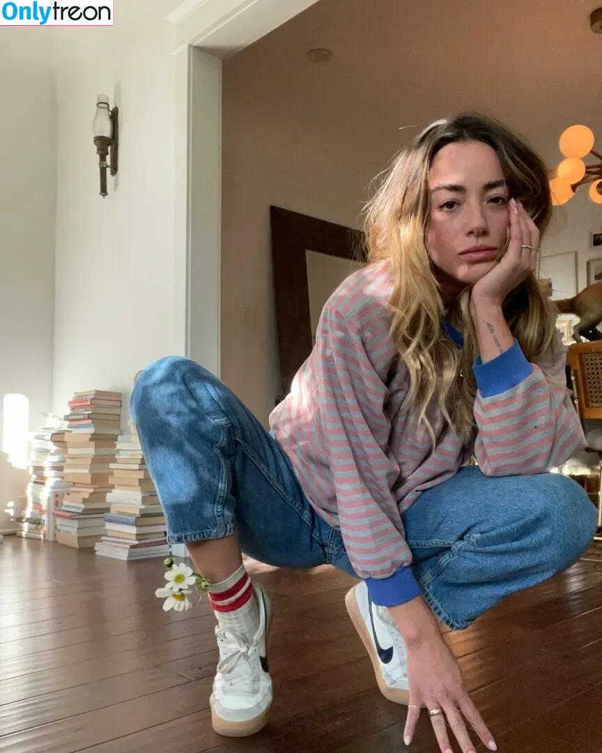 Chloe Bennet голая photo #0397 (chloebennet)