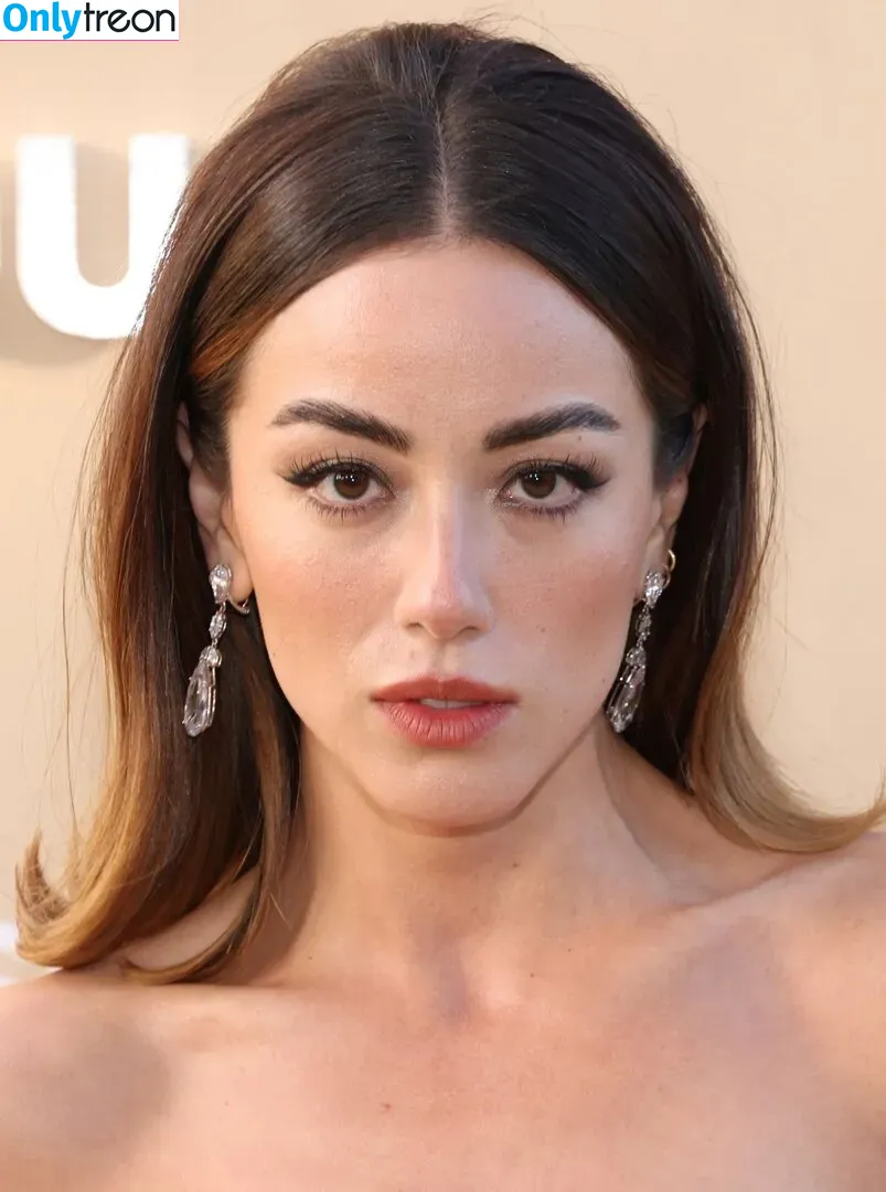 Chloe Bennet голая photo #0416 (chloebennet)