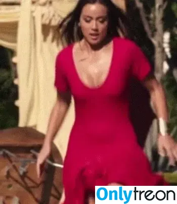 Chloe Bennet голая photo #0438 (chloebennet)