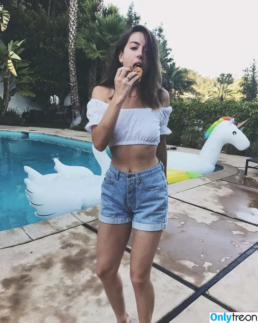 Chloe Bennet голая photo #0458 (chloebennet)