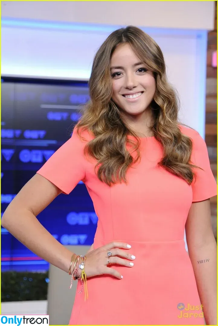 Chloe Bennet голая photo #0486 (chloebennet)