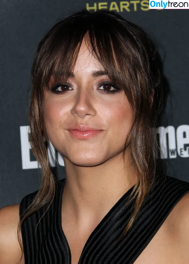 Chloe Bennet голая photo #0497 (chloebennet)