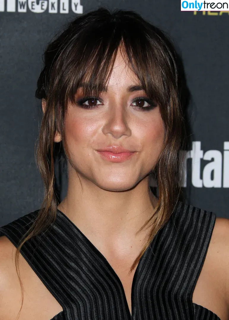 Chloe Bennet голая photo #0498 (chloebennet)