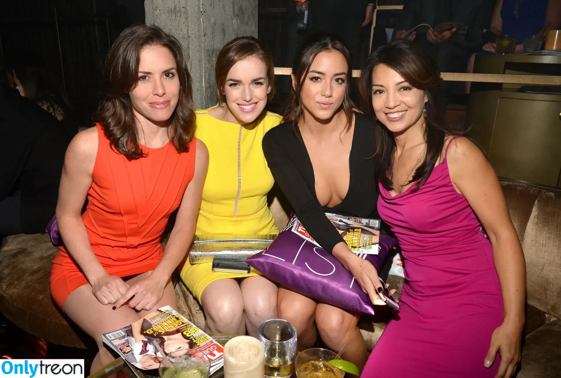 Chloe Bennet голая photo #0512 (chloebennet)