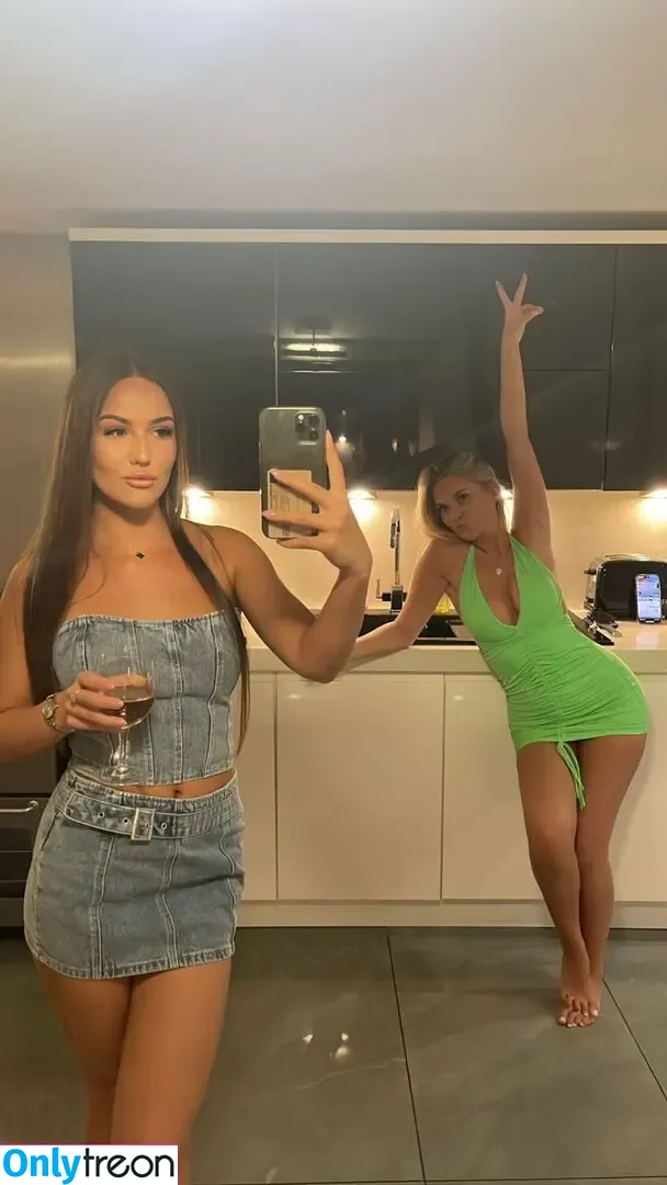 Chloe Burns голая photo #0144 (chloe.burnns)