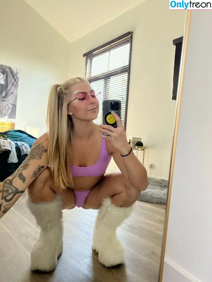 Chloe Cums голая photo #0015 (chloecuums / simonesteelevip)