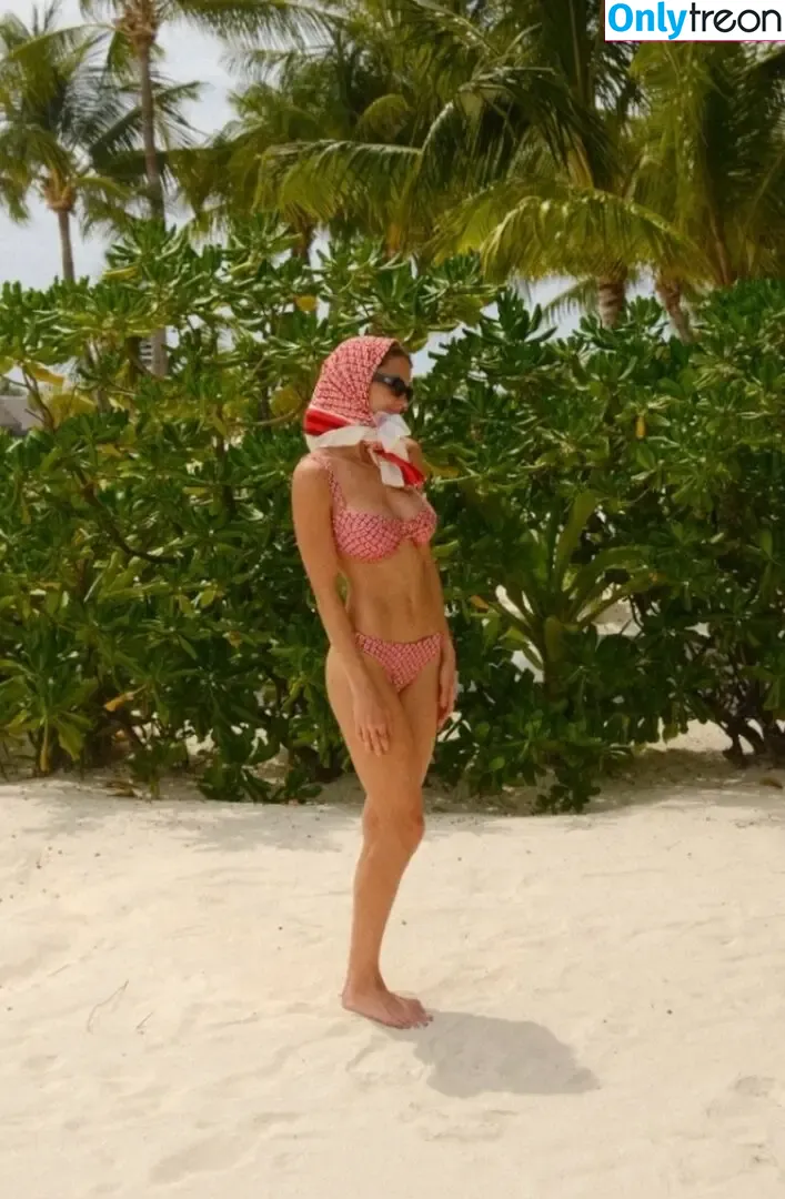 Chloe East голая photo #0282 (chloeeast)