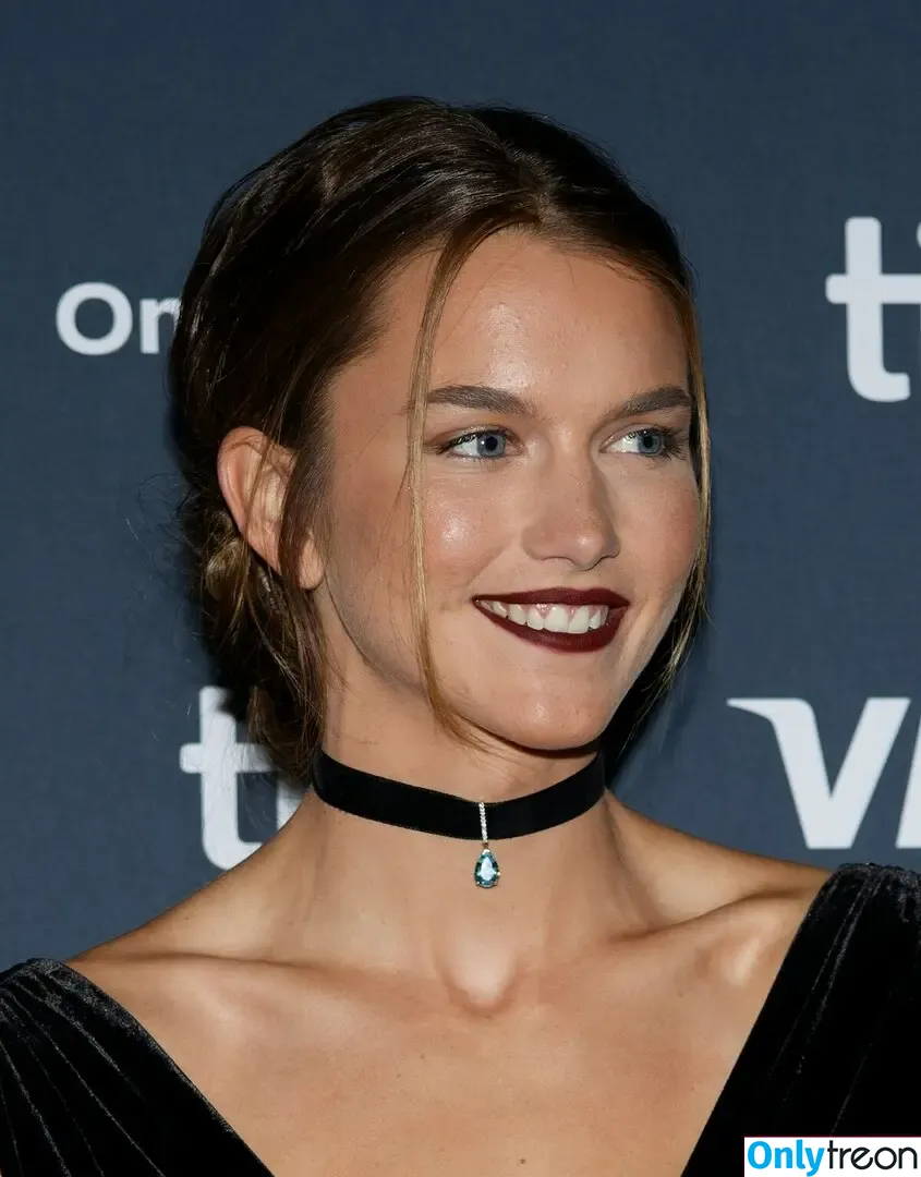Chloe East голая photo #0299 (chloeeast)