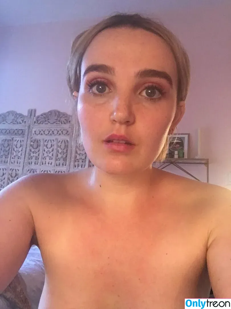 Chloe Fineman nude photo #0055 (chloeiscrazy)