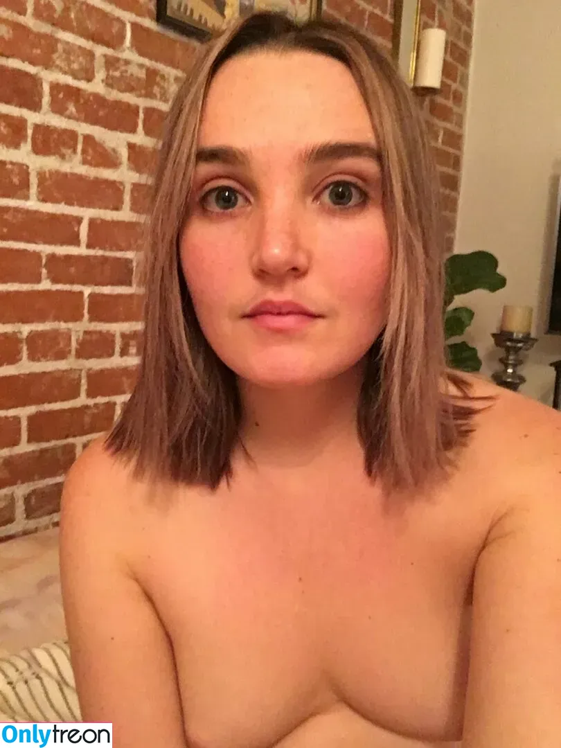 Chloe Fineman nude photo #0057 (chloeiscrazy)