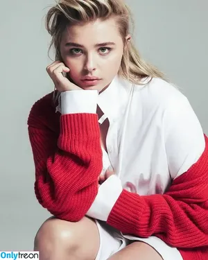 Chloe Grace Moretz / ChloeGMoretz nude photo #0707