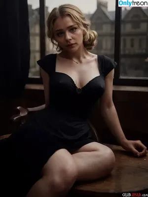 Chloe Grace Moretz / ChloeGMoretz nude photo #0716