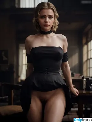 Chloe Grace Moretz / ChloeGMoretz nude photo #0720