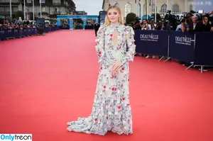 Chloe Grace Moretz / ChloeGMoretz nude photo #0735