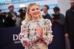 Chloe Grace Moretz / ChloeGMoretz nude photo #0739