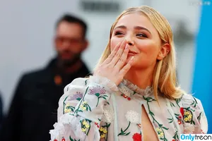 Chloe Grace Moretz / ChloeGMoretz nude photo #0745