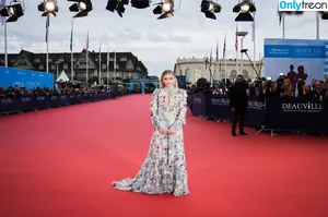 Chloe Grace Moretz / ChloeGMoretz nude photo #0746