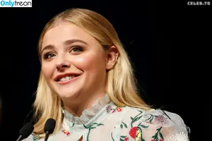 Chloe Grace Moretz / ChloeGMoretz nude photo #0749