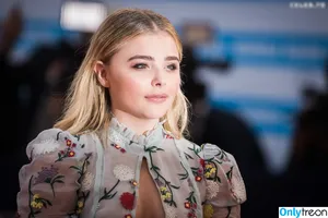 Chloe Grace Moretz / ChloeGMoretz nude photo #0750