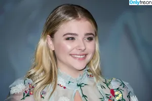 Chloe Grace Moretz / ChloeGMoretz nude photo #0766
