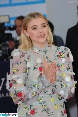 Chloe Grace Moretz / ChloeGMoretz nude photo #0769
