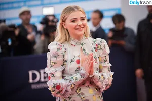 Chloe Grace Moretz / ChloeGMoretz nude photo #0770
