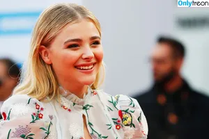 Chloe Grace Moretz / ChloeGMoretz nude photo #0772