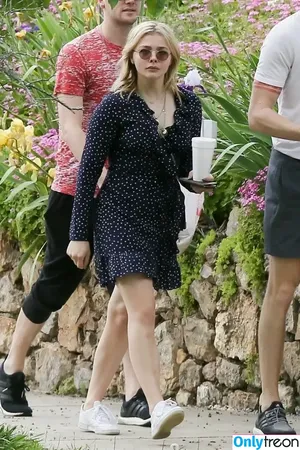 Chloe Grace Moretz / ChloeGMoretz nude photo #0780