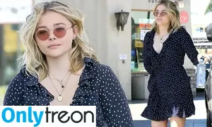 Chloe Grace Moretz / ChloeGMoretz nude photo #0782