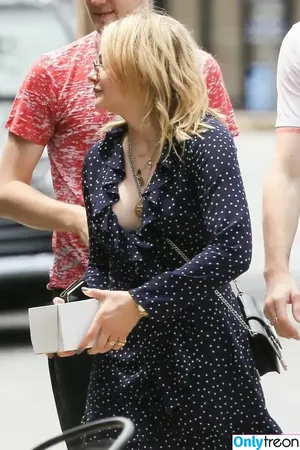 Chloe Grace Moretz / ChloeGMoretz nude photo #0784