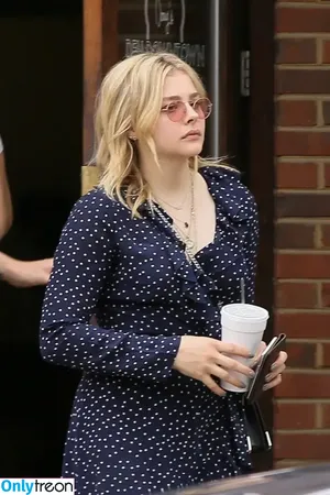 Chloe Grace Moretz / ChloeGMoretz nude photo #0787