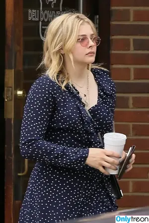 Chloe Grace Moretz / ChloeGMoretz nude photo #0788