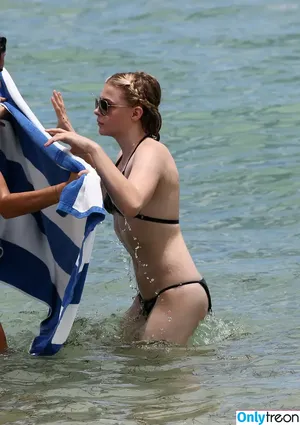 Chloe Grace Moretz / ChloeGMoretz nude photo #0801